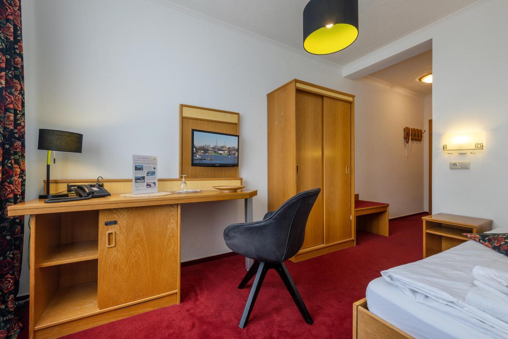 Landhotel Zur Schmiede Göhren-Lebbin Exterior foto
